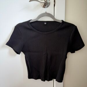 Uniqlo Ribbed Cropped Short Sleeve T-Shirt